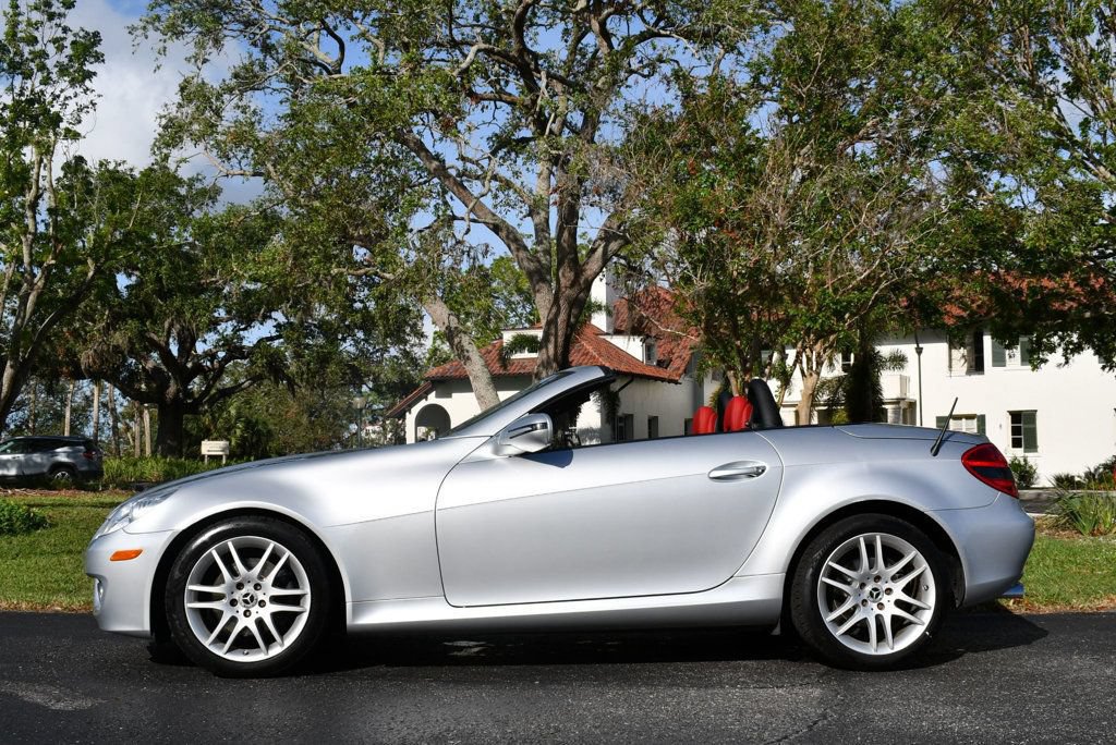 Used 2009 Mercedes-Benz SLK 300 image 3