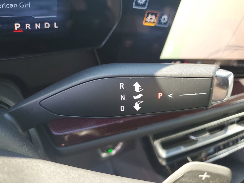 Used 2025 Chevrolet Traverse Z71 AWD/4WD image 29