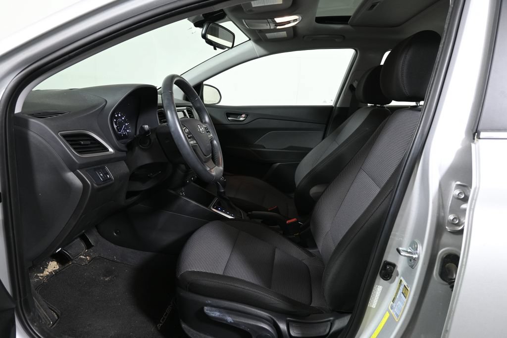 Used 2022 Hyundai Accent Limited FWD image 3