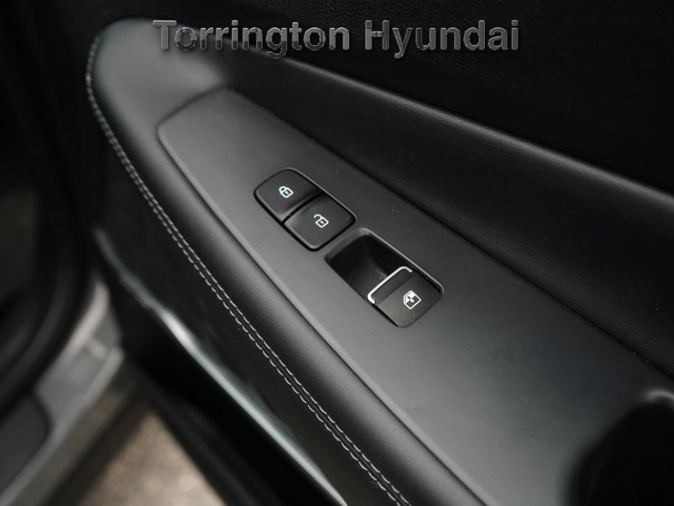 Used 2022 Hyundai Santa Fe Limited image 22