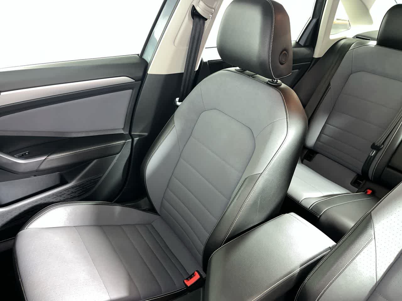 Used 2025 Volkswagen Jetta SE FWD image 27
