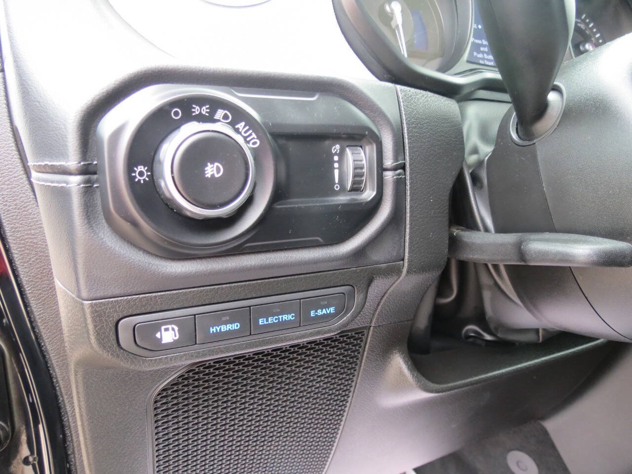 Used 2025 Jeep Wrangler Unlimited Sahara AWD/4WD image 12
