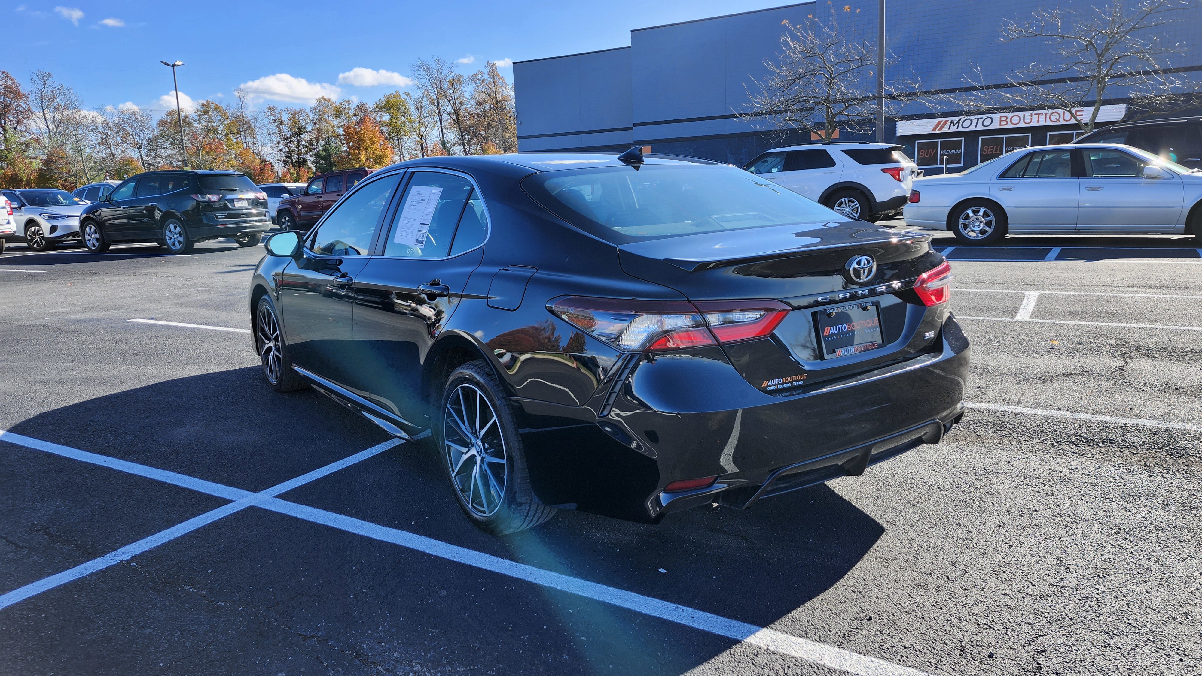 Used 2023 Toyota Camry SE image 11