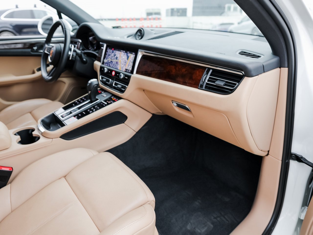 Certified 2023 Porsche Macan image 28