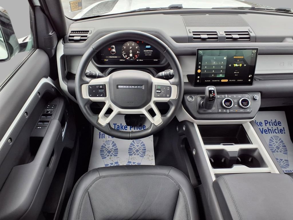 Used 2025 Land Rover Defender 110 S image 4