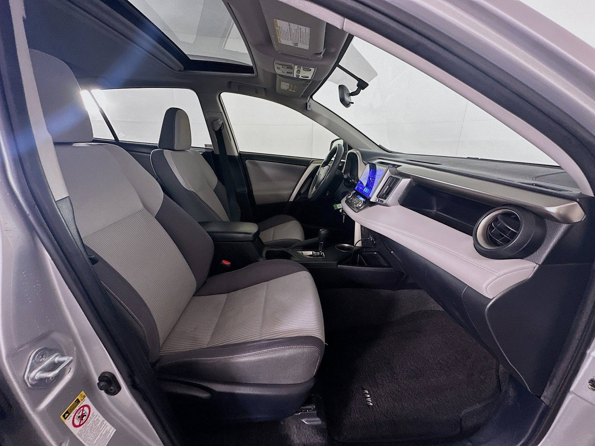 Used 2014 Toyota RAV4 XLE image 29