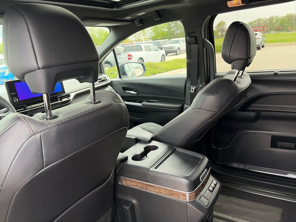 Used 2025 Toyota Sienna Platinum AWD/4WD image 32