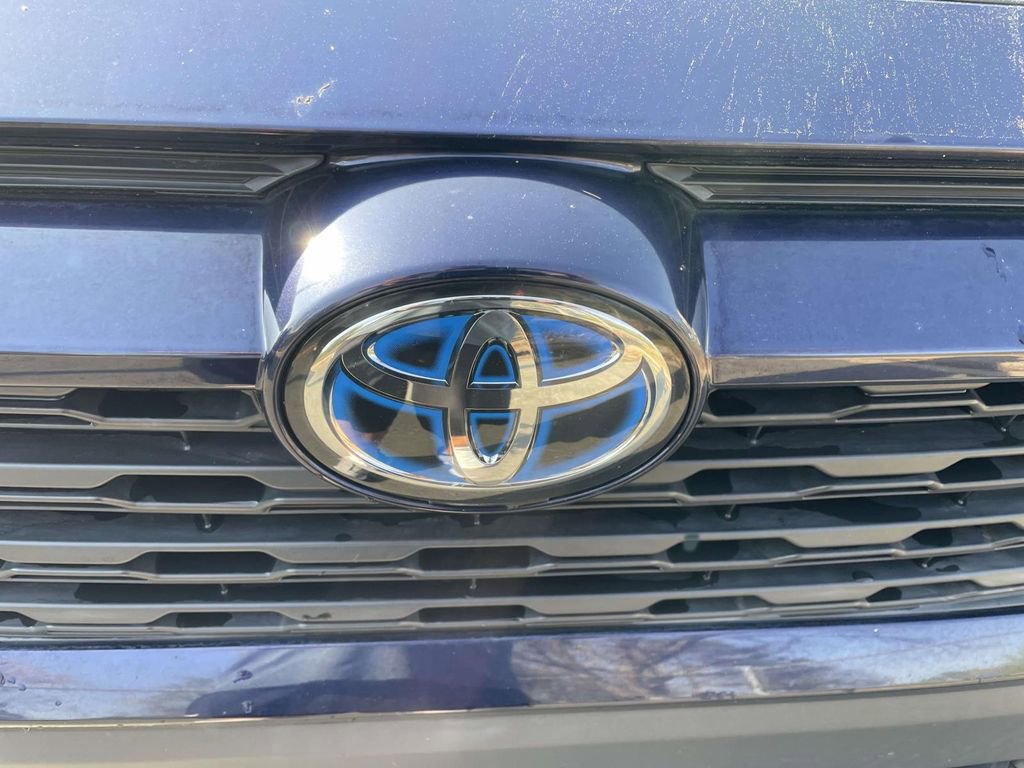 Used 2021 Toyota RAV4 XLE Premium image 35