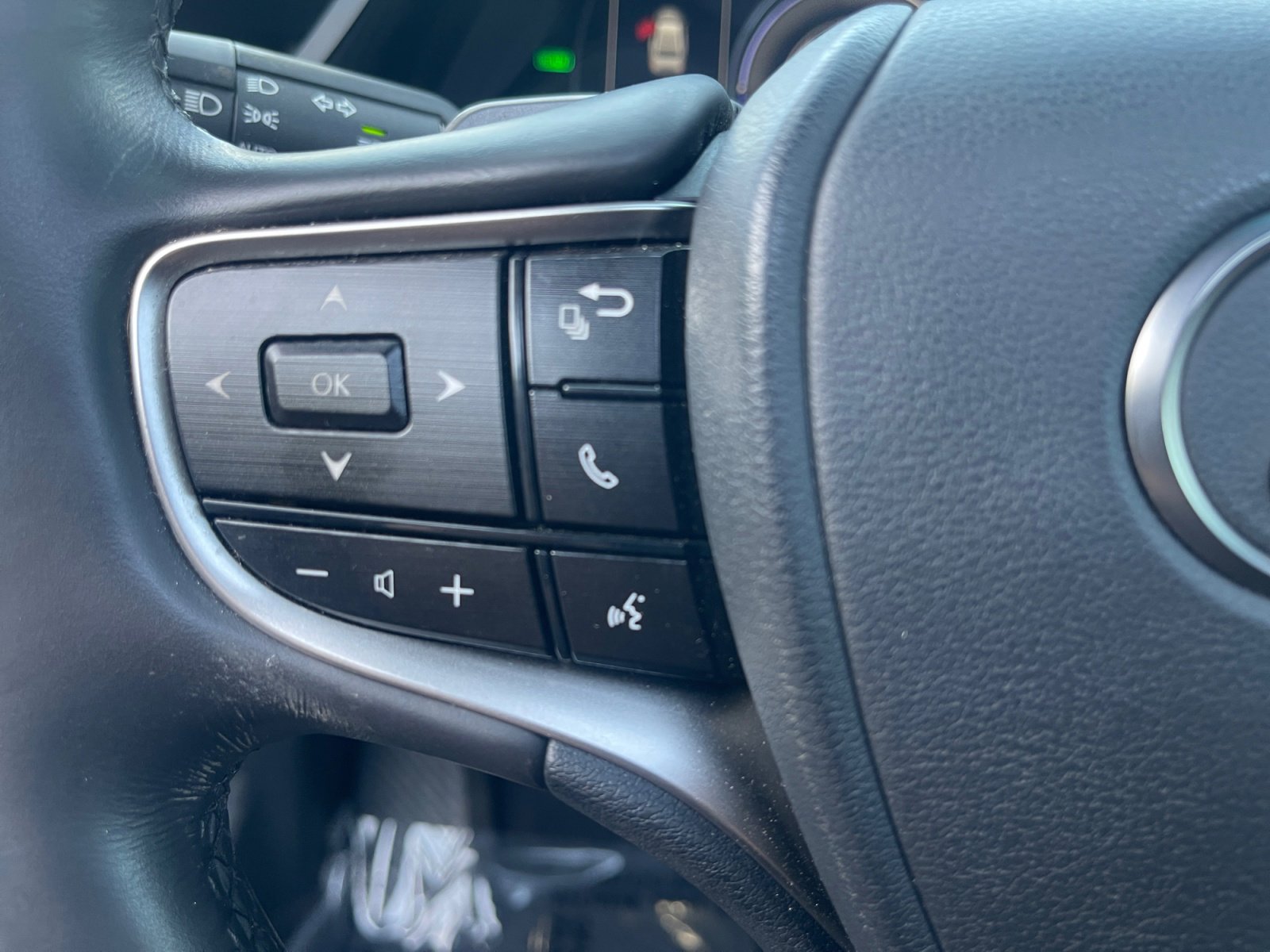 Used 2023 Lexus ES 300h w/ Premium Package image 24