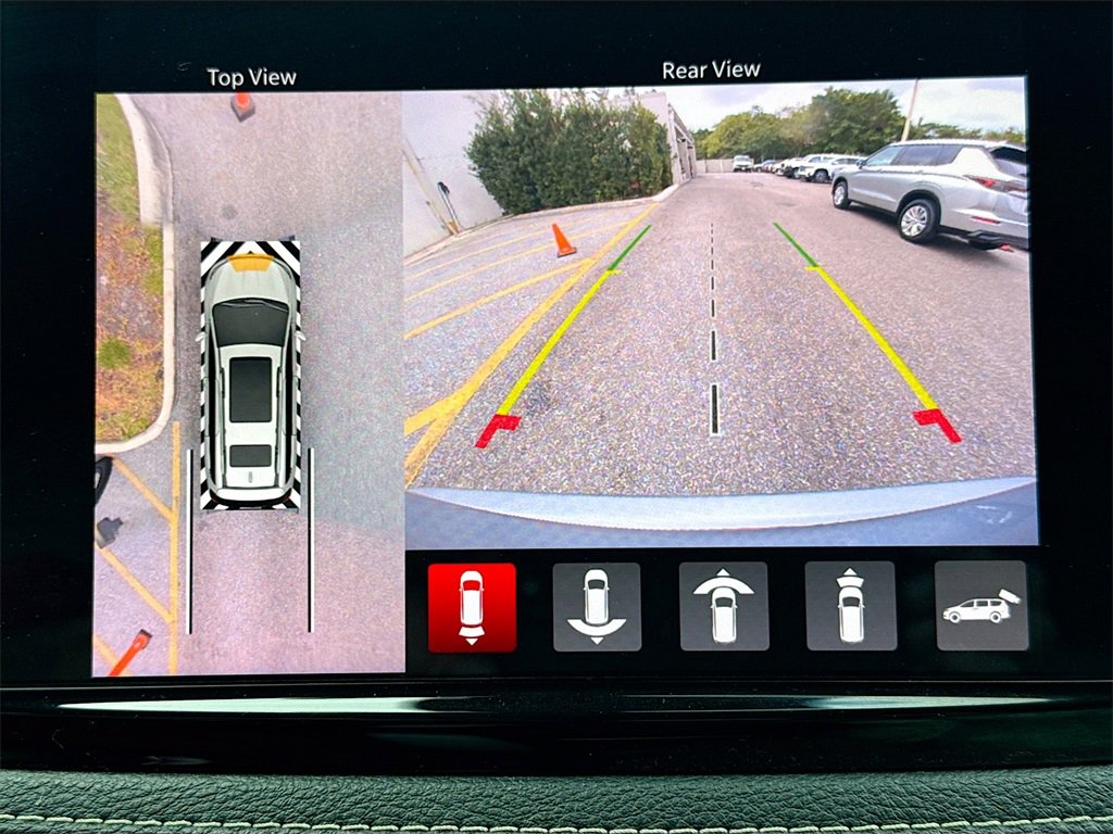 Used 2021 Chrysler Pacifica Touring-L image 14