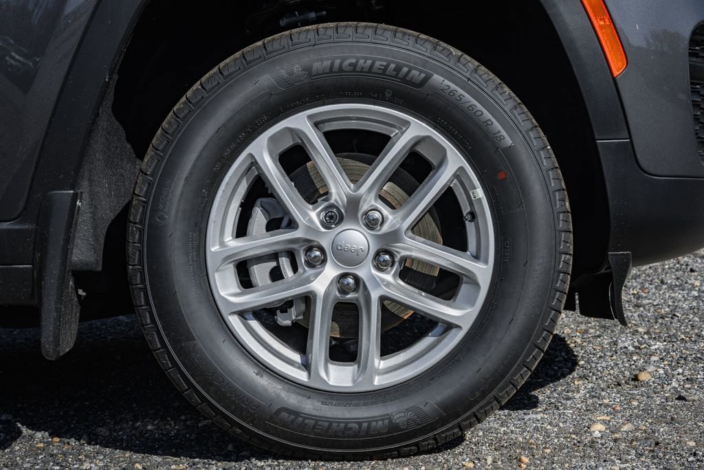 New 2025 Jeep Grand Cherokee Laredo X w/ Luxury Tech Group I image 16