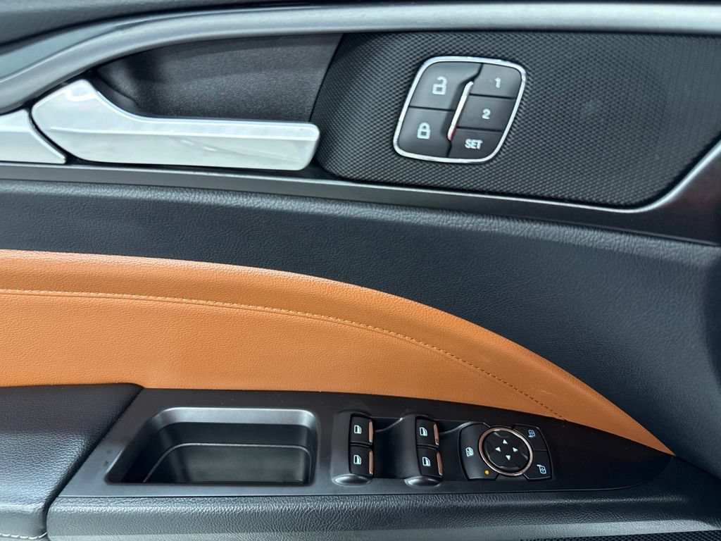 Used 2019 Ford Fusion Energi Titanium FWD image 18