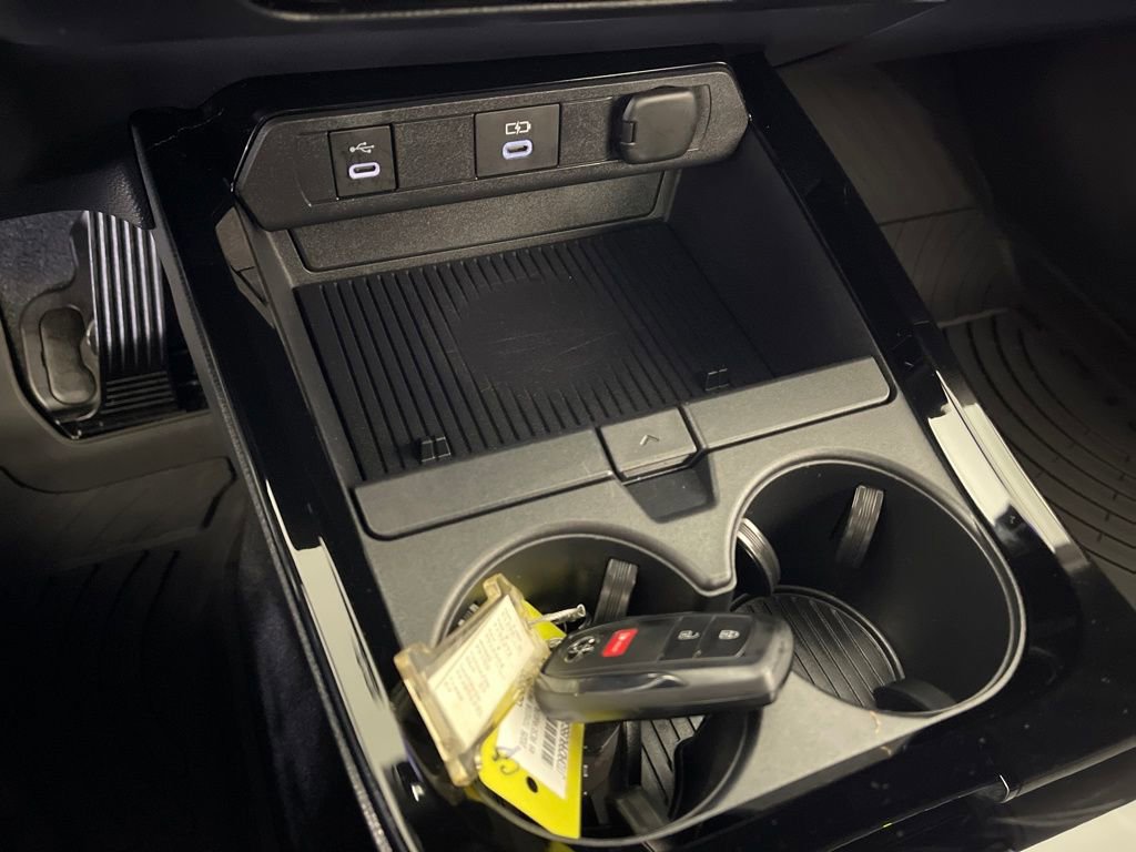 Used 2025 Toyota Prius LE image 30