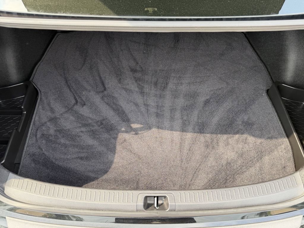 Used 2025 Toyota Corolla LE FWD image 28