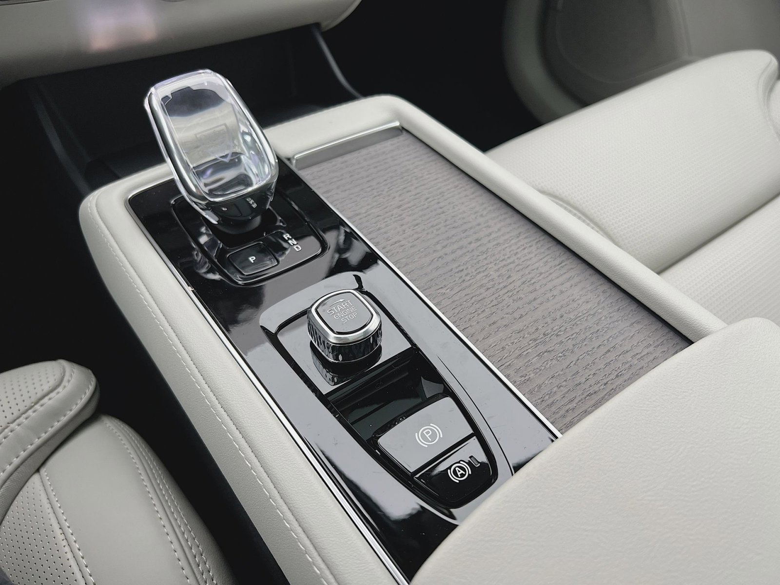 New 2026 Volvo XC90 B6 Ultra w/ Protection Package Premier image 22