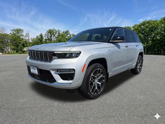 Used 2023 Jeep Grand Cherokee Summit AWD/4WD image 4