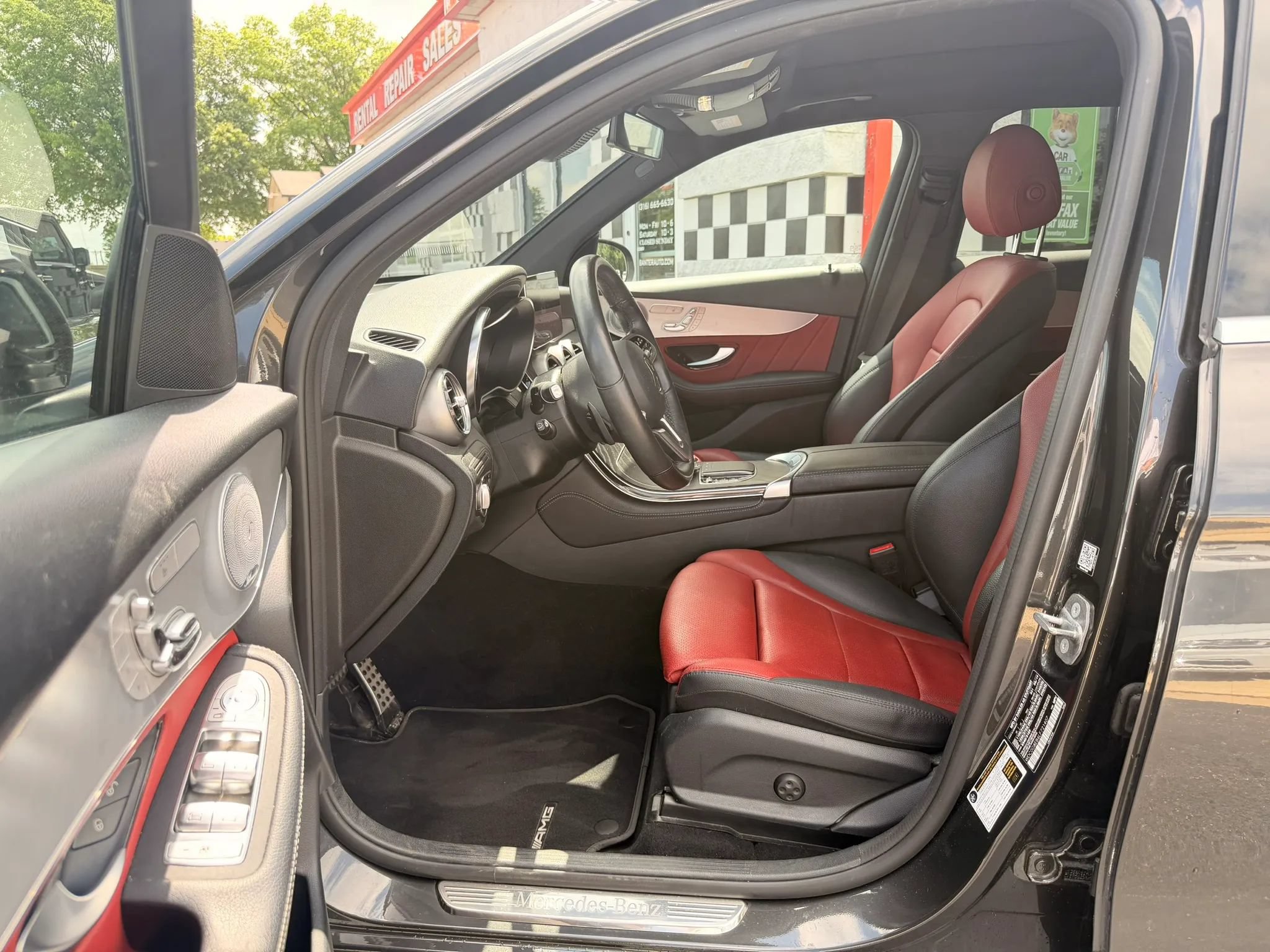 Used 2020 Mercedes-Benz GLC 300 4MATIC image 12