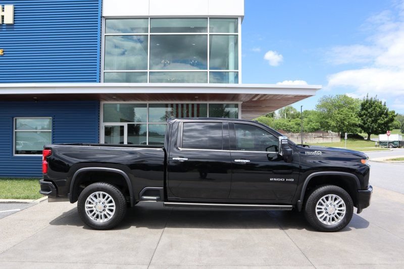 Used 2022 Chevrolet Silverado 2500 High Country w/ Z71 Off-Road Package AWD/4WD image 2