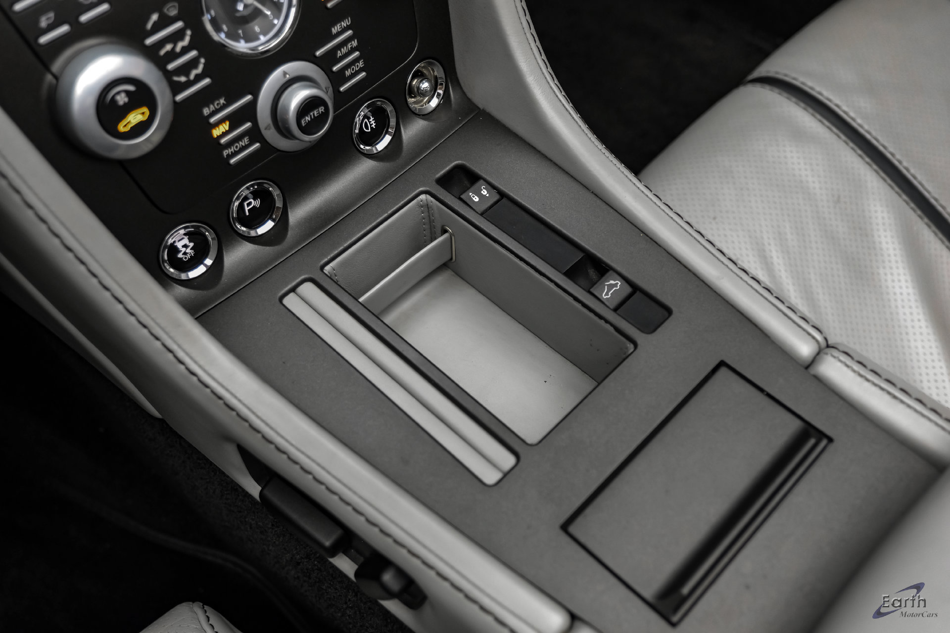 Used 2015 Aston Martin V8 Vantage GT RWD image 61