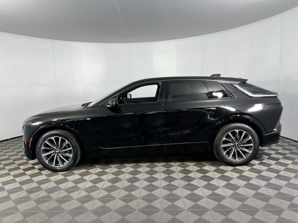 Used 2024 Cadillac Lyriq Sport image 10