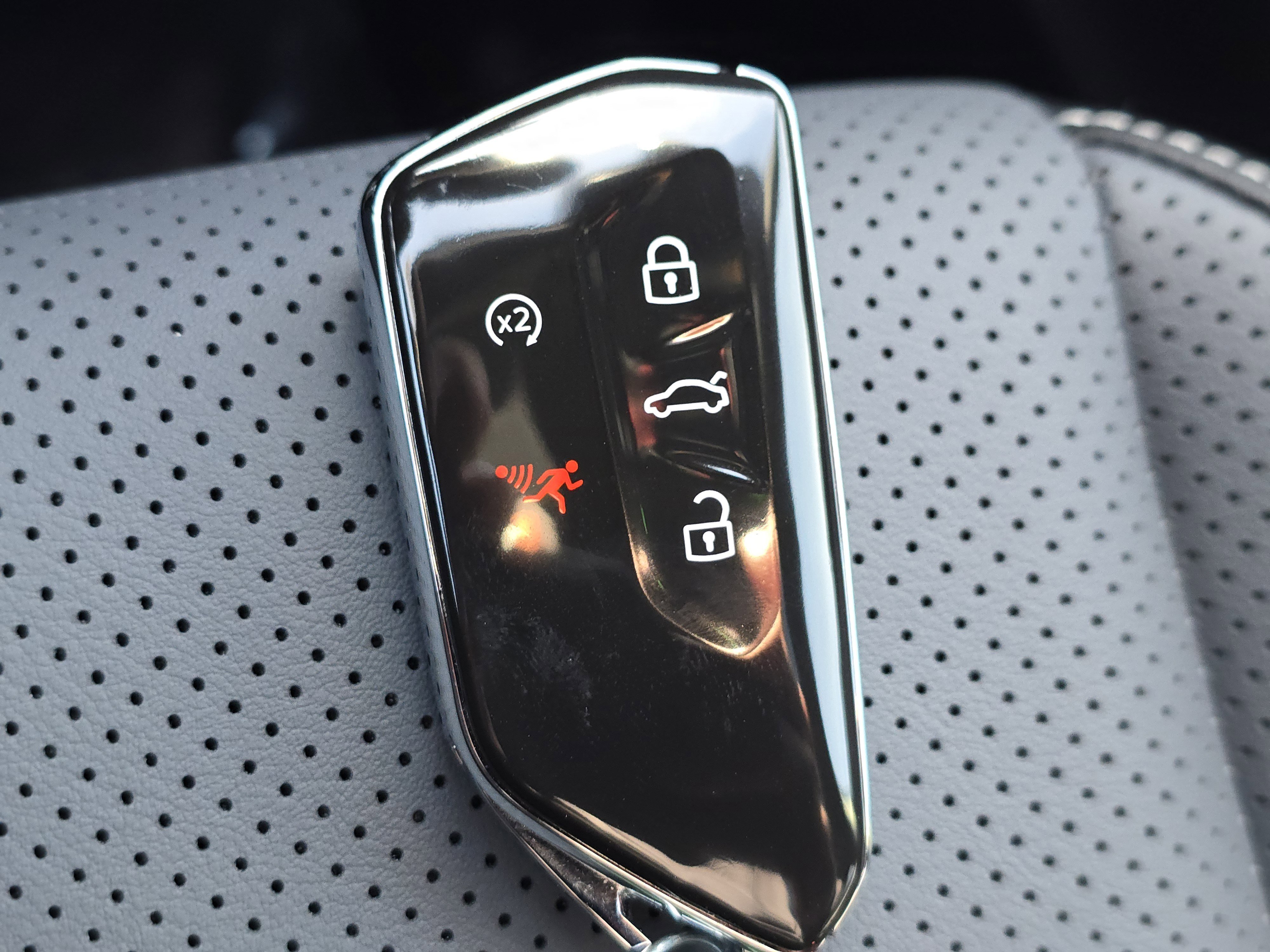 New 2026 Volkswagen Tiguan SE R-Line image 27