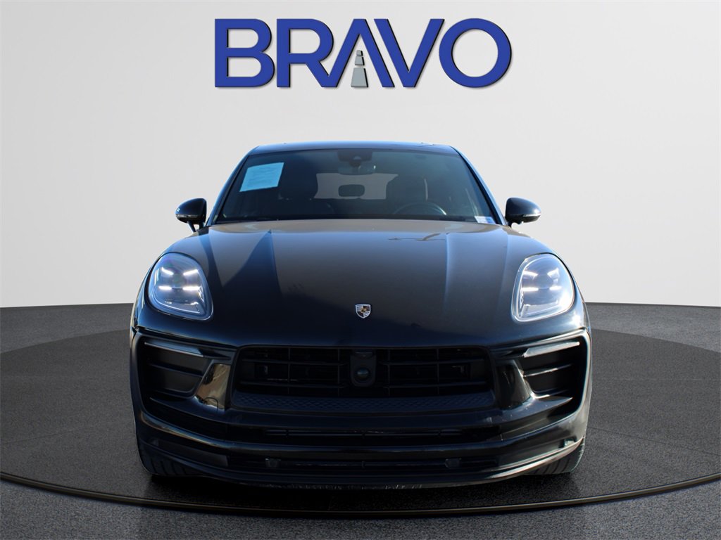 Used 2023 Porsche Macan Turbo image 2