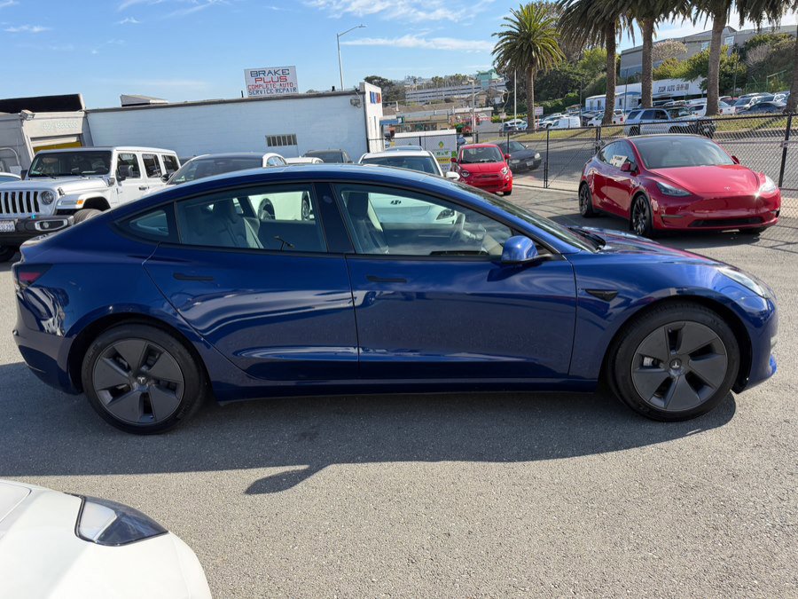 Used 2023 Tesla Model 3 Standard Range image 4