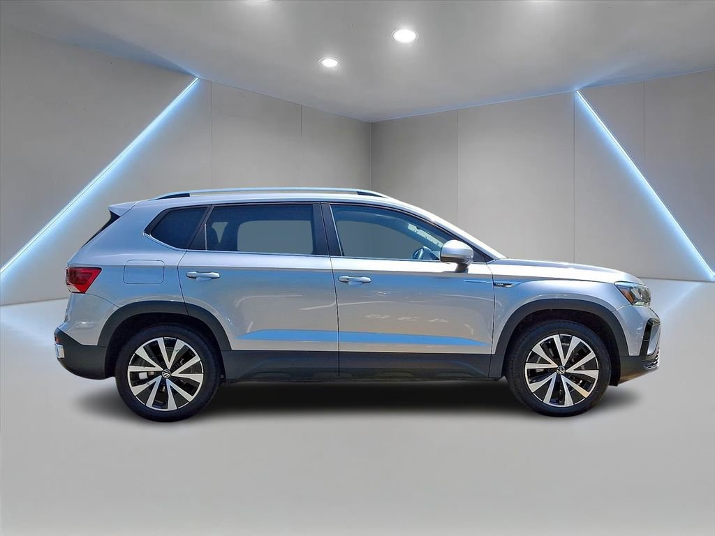 Certified 2023 Volkswagen Taos SE w/ Panoramic Sunroof Package AWD/4WD image 4