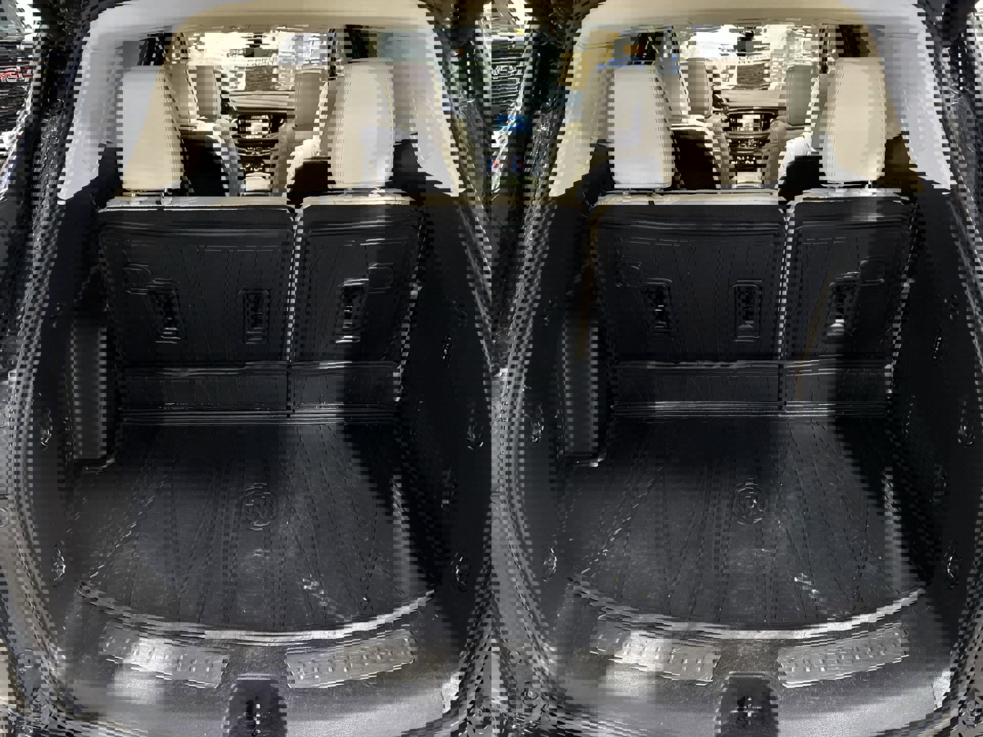 Used 2024 Buick Enclave Avenir w/ Avenir Technology Package image 26