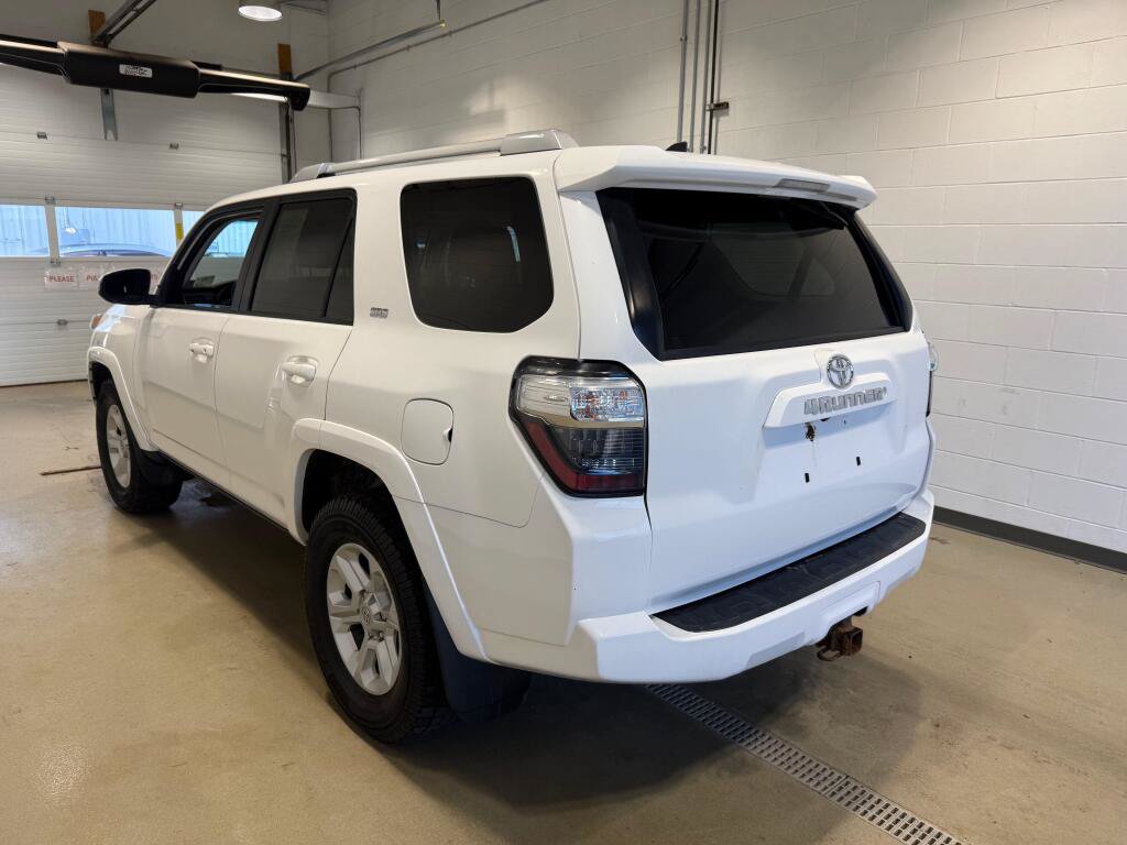 Used 2016 Toyota 4Runner SR5 Premium RWD image 2