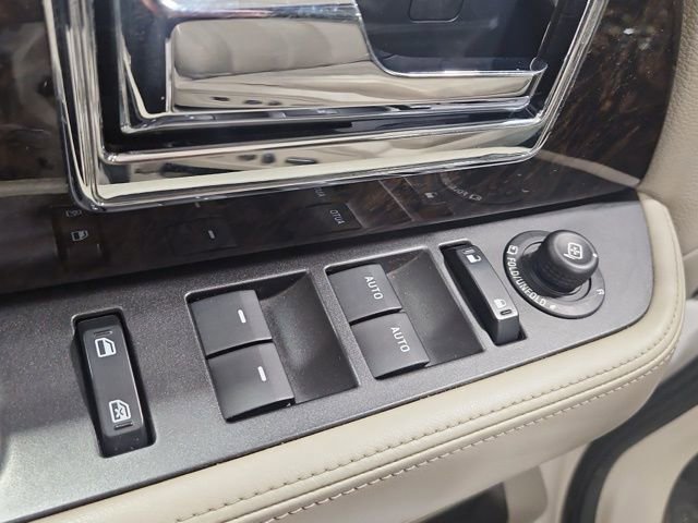 Used 2016 Lincoln Navigator Select image 13
