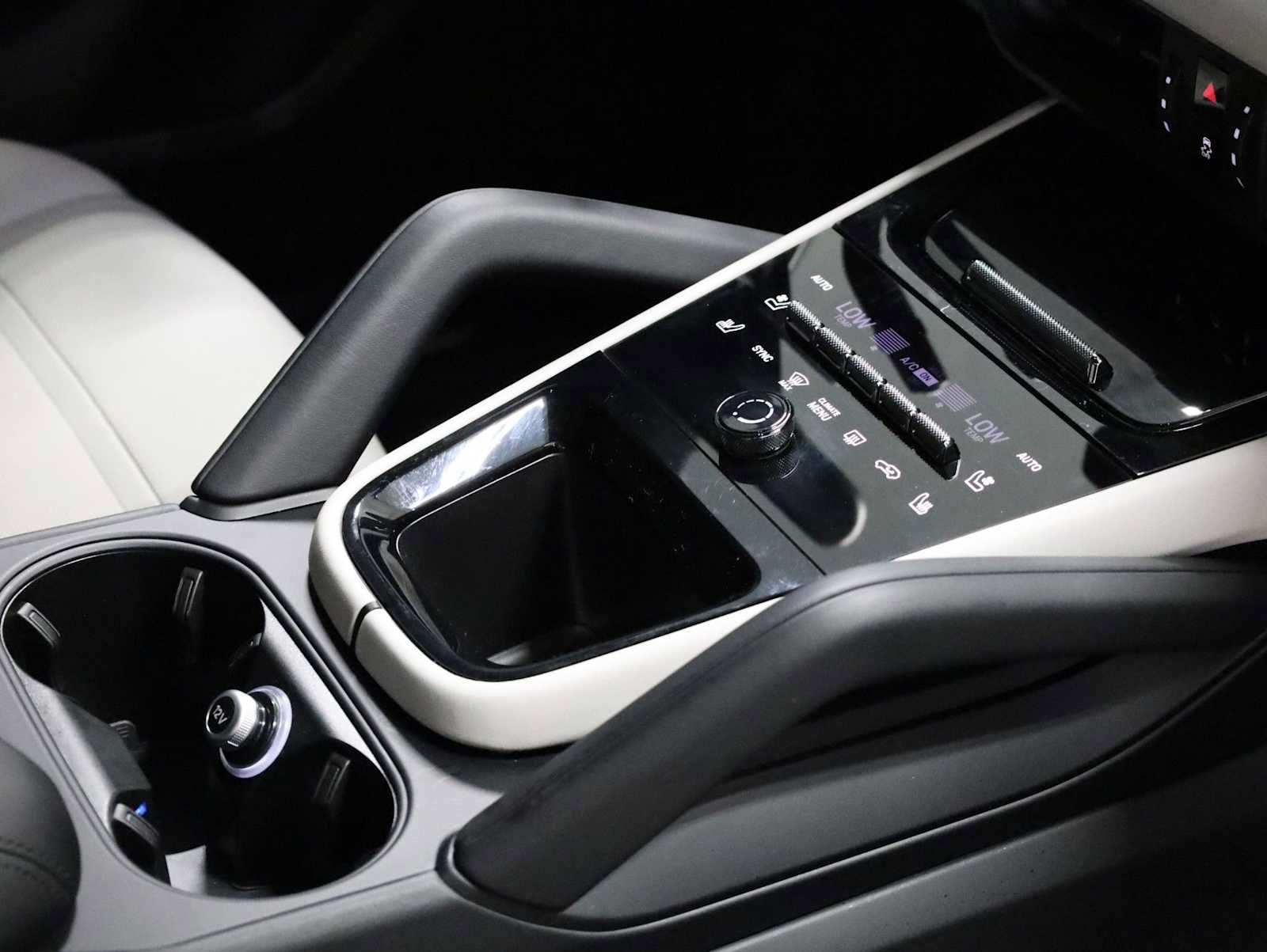 Certified 2025 Porsche Cayenne E-Hybrid AWD/4WD image 21