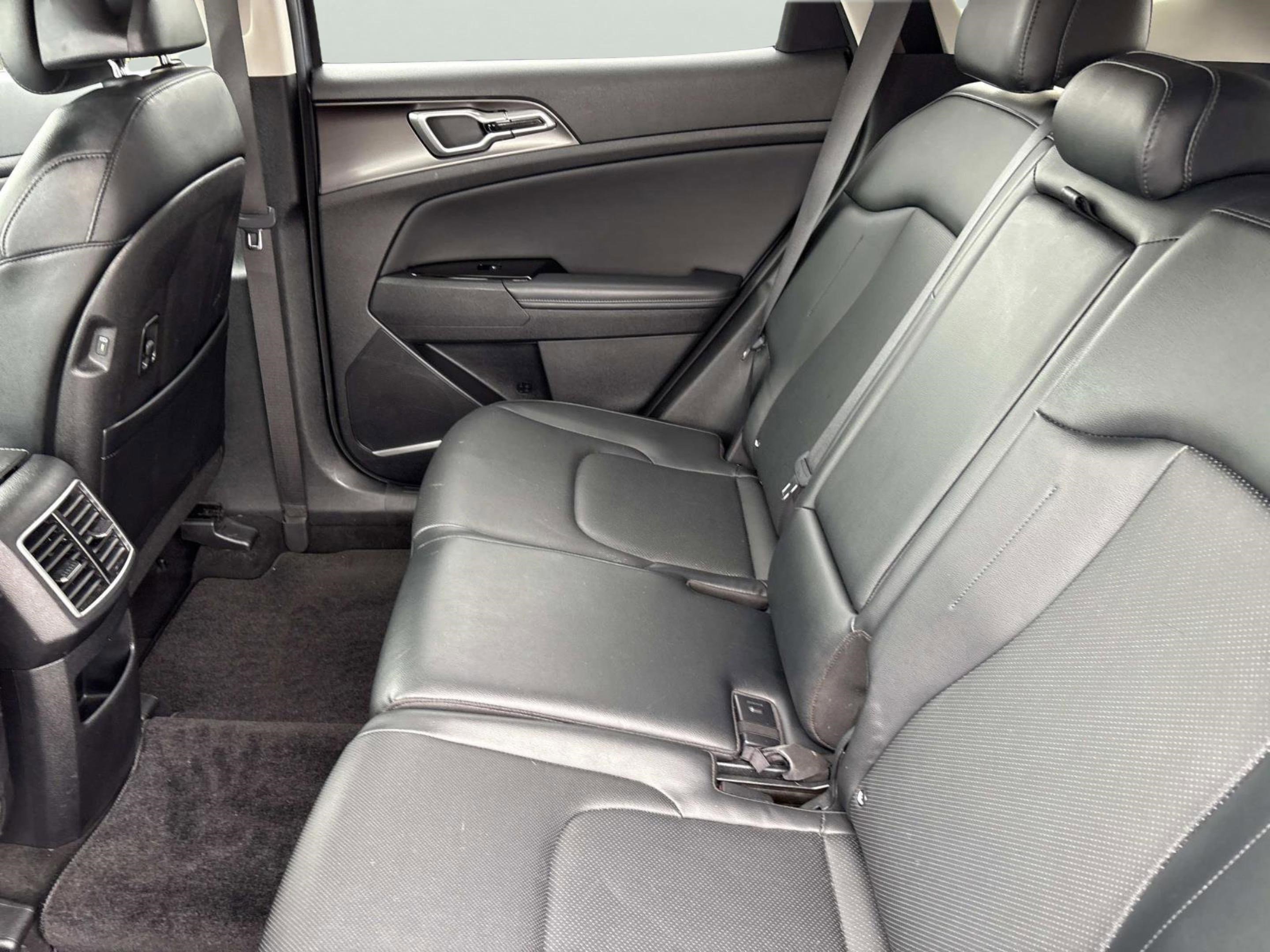 Used 2023 Kia Sportage EX image 17