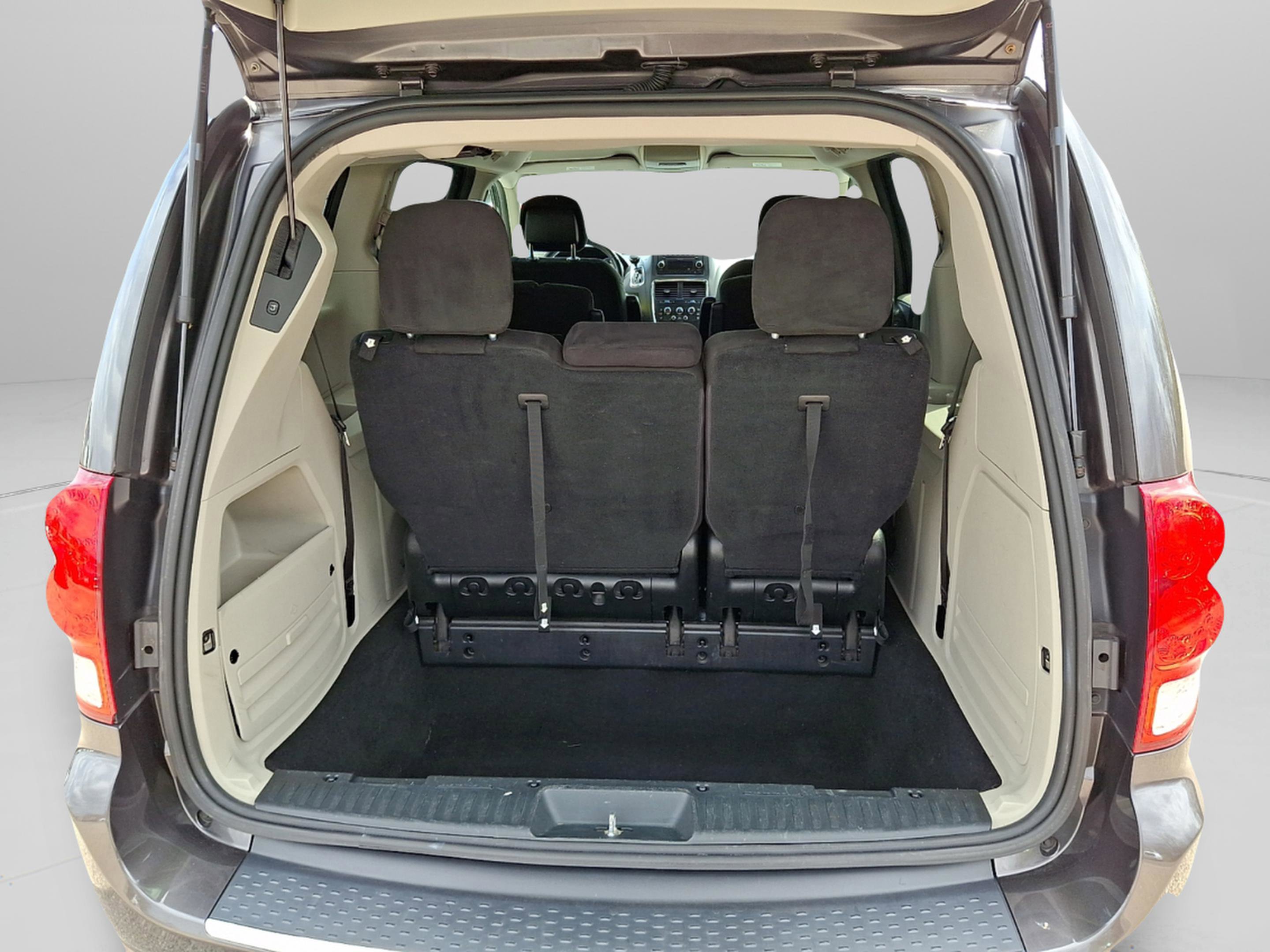 Used 2015 Dodge Grand Caravan SXT w/ UConnect Hands-Free Group image 27