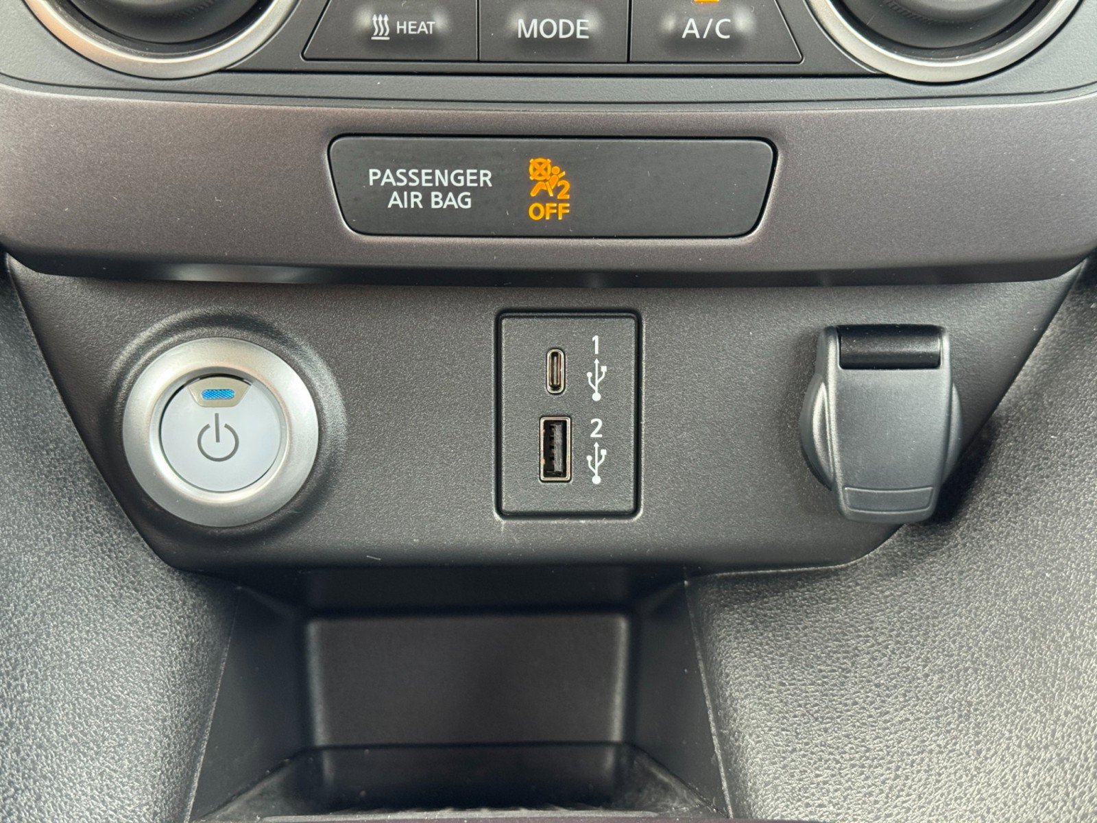 Used 2025 Nissan Leaf S image 26