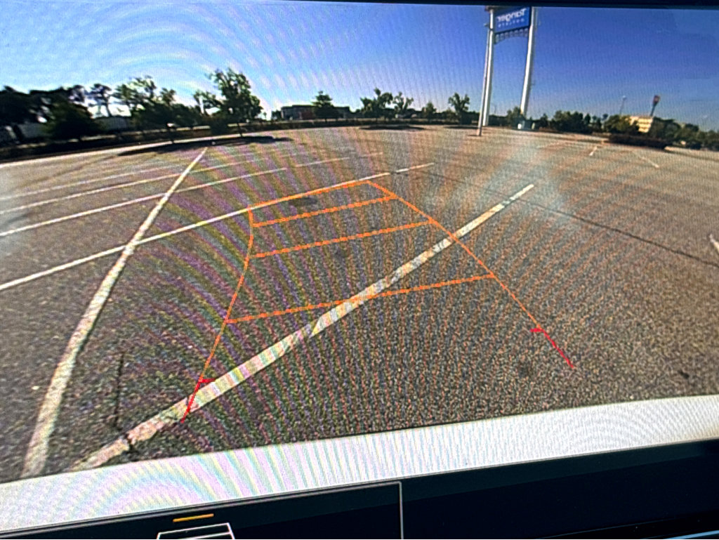 Used 2023 Chevrolet Traverse LT image 30