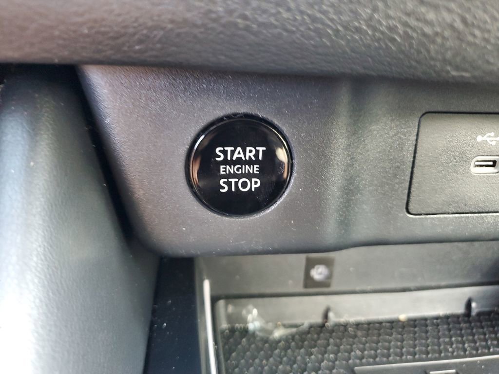 Used 2025 Nissan Rogue Platinum image 25