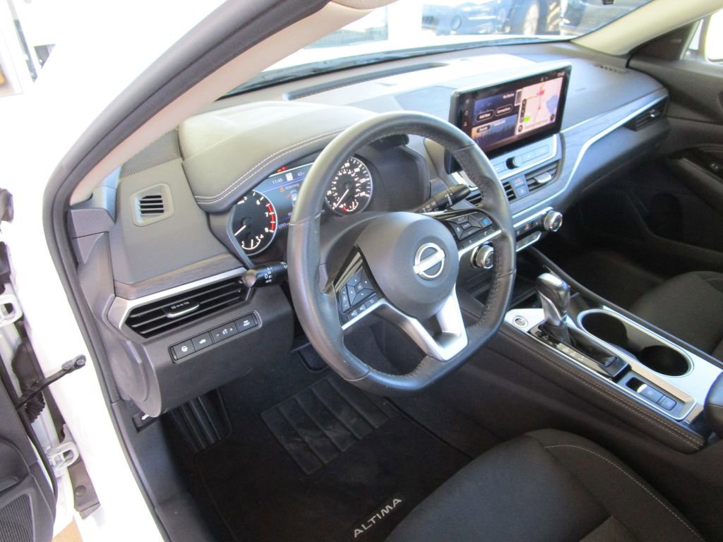 Used 2023 Nissan Altima 2.5 SV w/ SV Premium Package image 19
