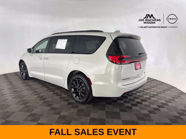 Used 2021 Chrysler Pacifica Limited w/ Uconnect Theater Family Group AWD/4WD image 16