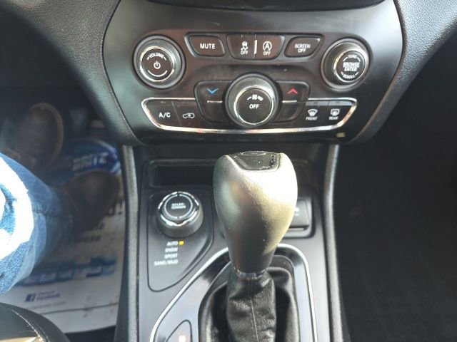 Certified 2019 Jeep Cherokee Latitude Plus image 21