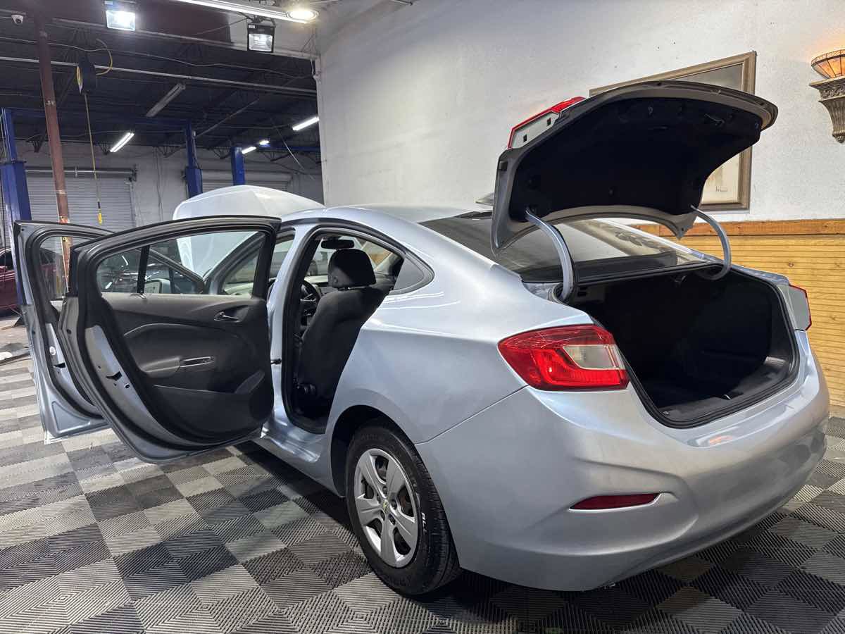 Used 2017 Chevrolet Cruze LS FWD image 13