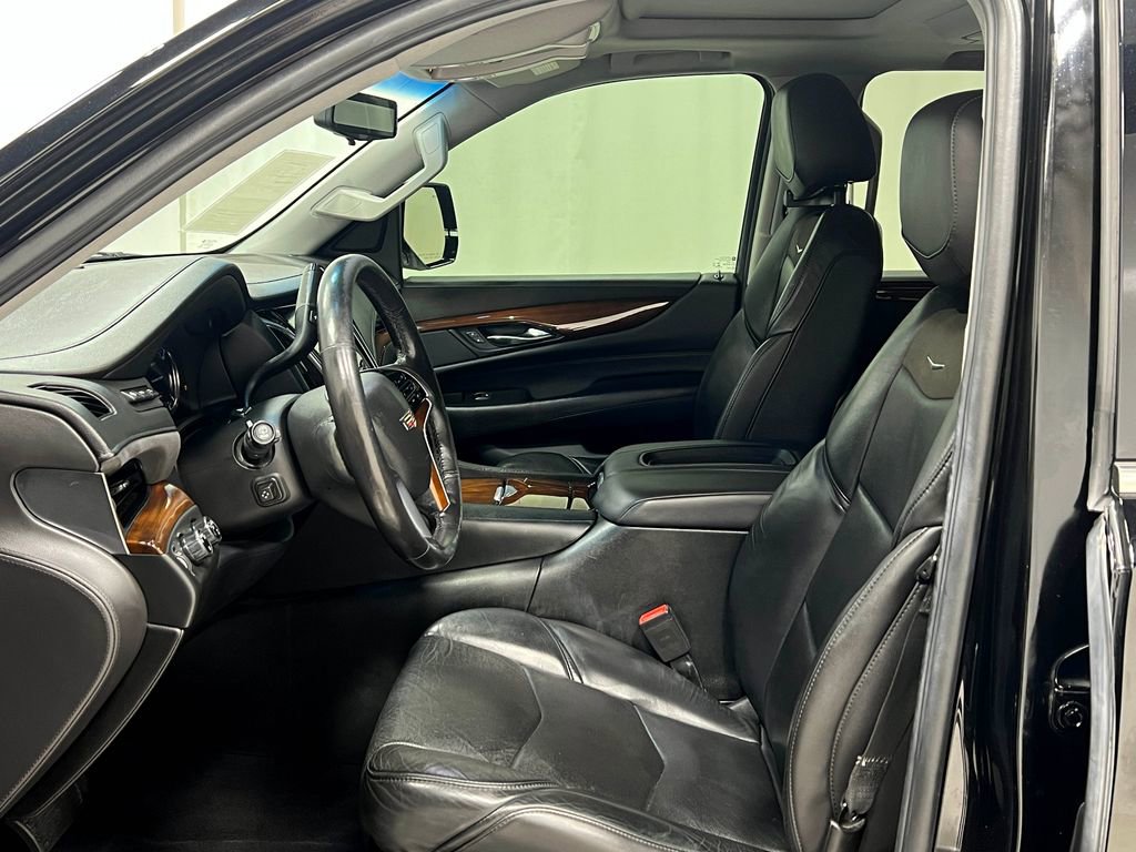 Used 2018 Cadillac Escalade Premium Luxury w/ LPO, Radiant Package AWD/4WD image 13