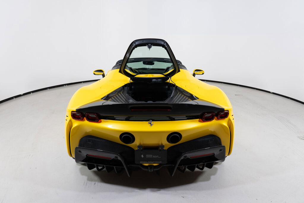 Used 2023 Ferrari SF90 Spider image 25
