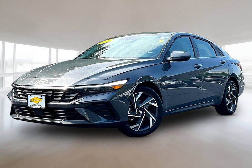 Used 2025 Hyundai Elantra SEL FWD image 3