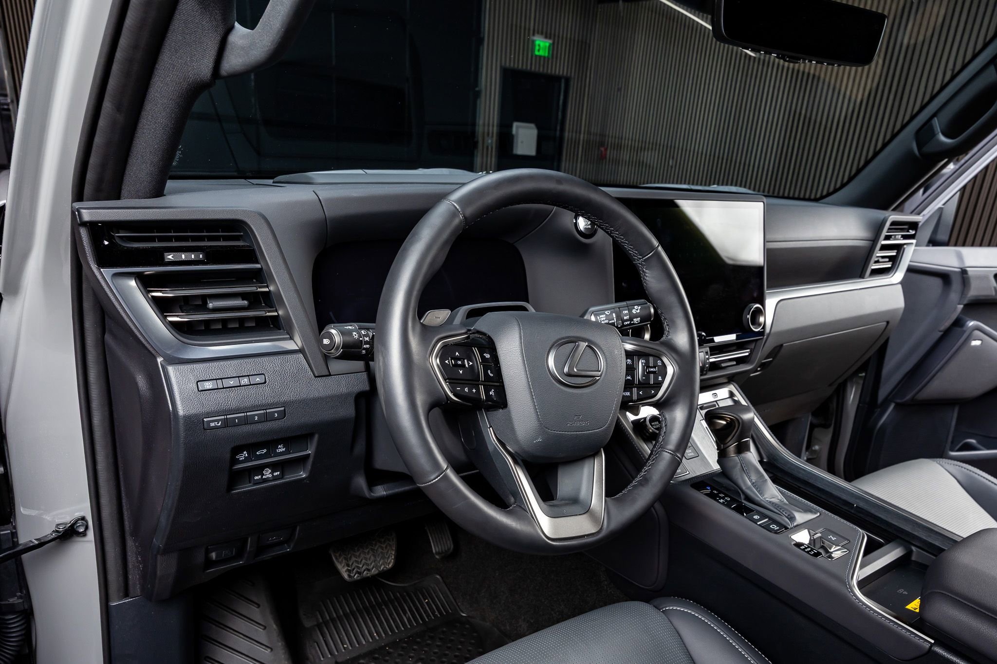 Used 2025 Lexus GX 550 image 16