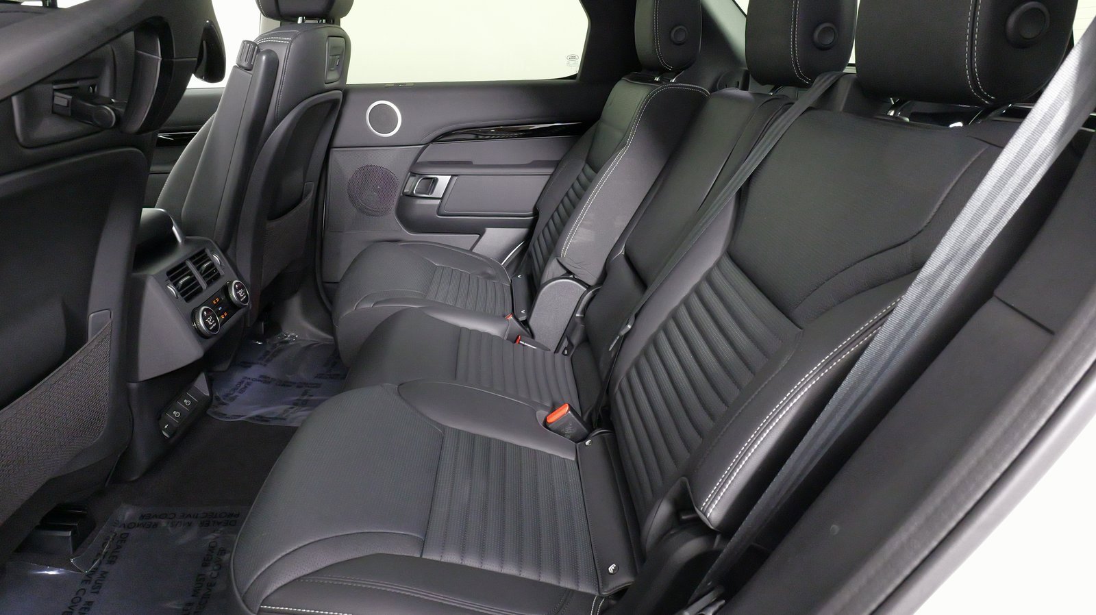 Used 2024 Land Rover Discovery S image 39