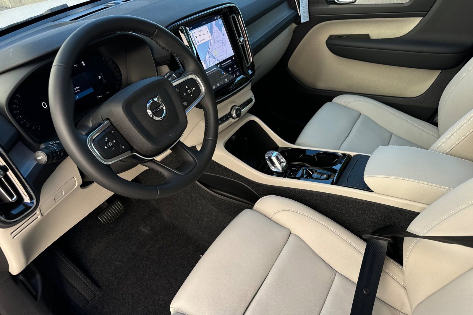 New 2026 Volvo XC40 B5 Plus w/ Protection Package Premier AWD/4WD image 10