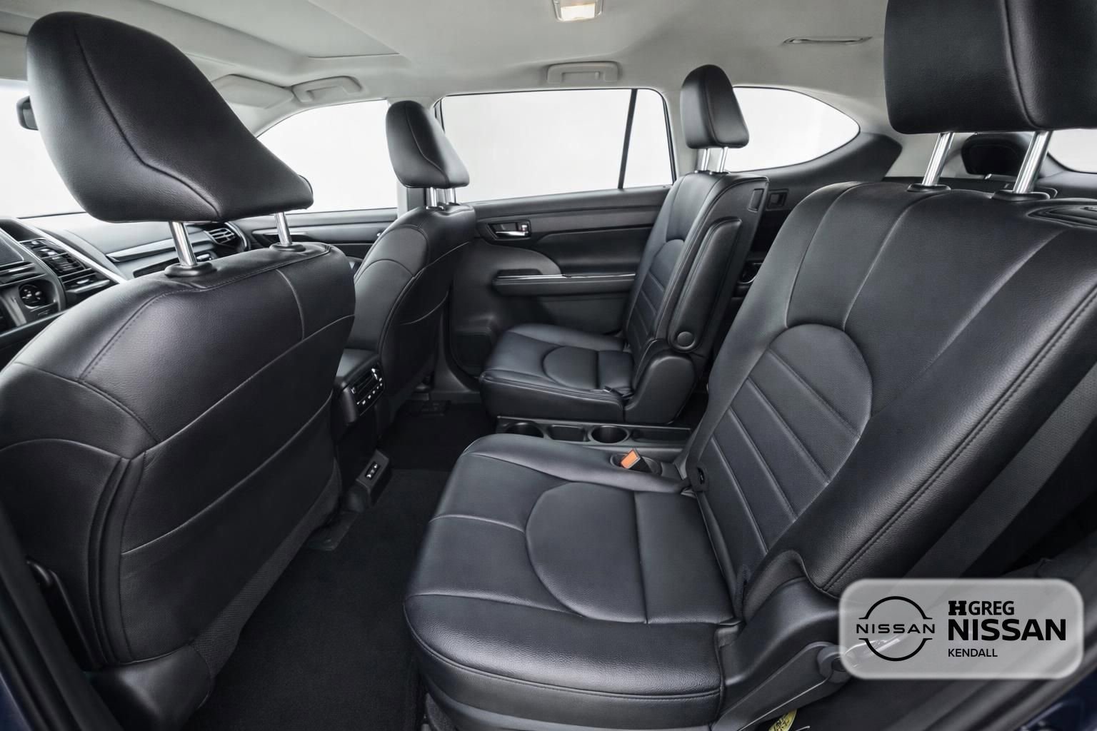 Used 2021 Toyota Highlander XLE FWD image 12