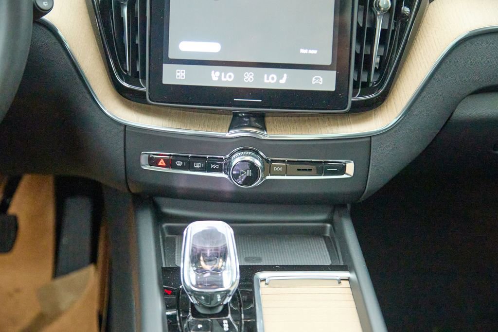 New 2026 Volvo XC60 B5 Ultra w/ Climate Package image 28