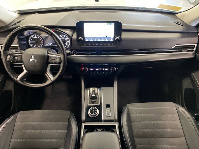 Used 2024 Mitsubishi Outlander SE image 12